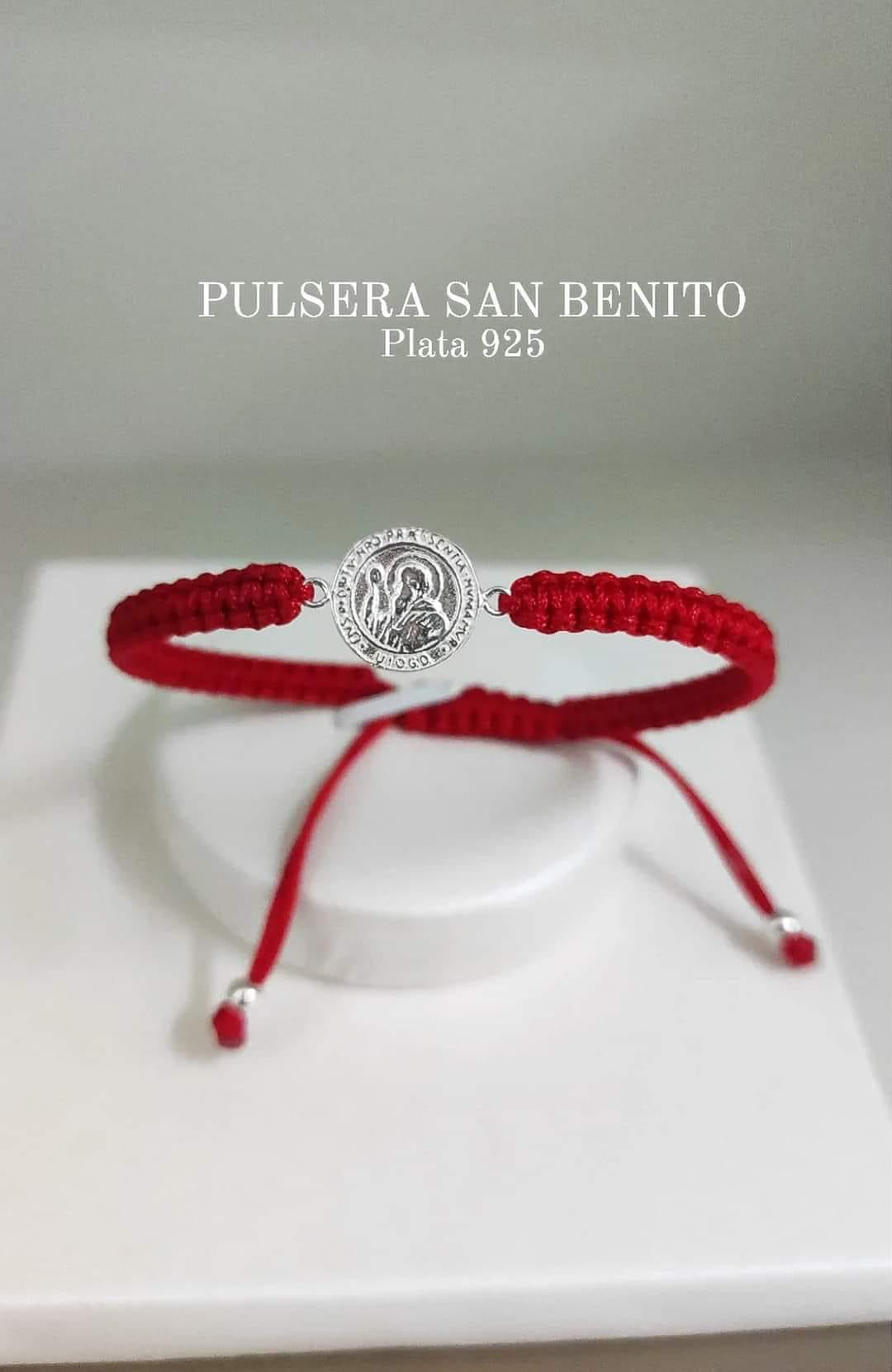 Pulsera San  Benito Plata e Hilo Rojo