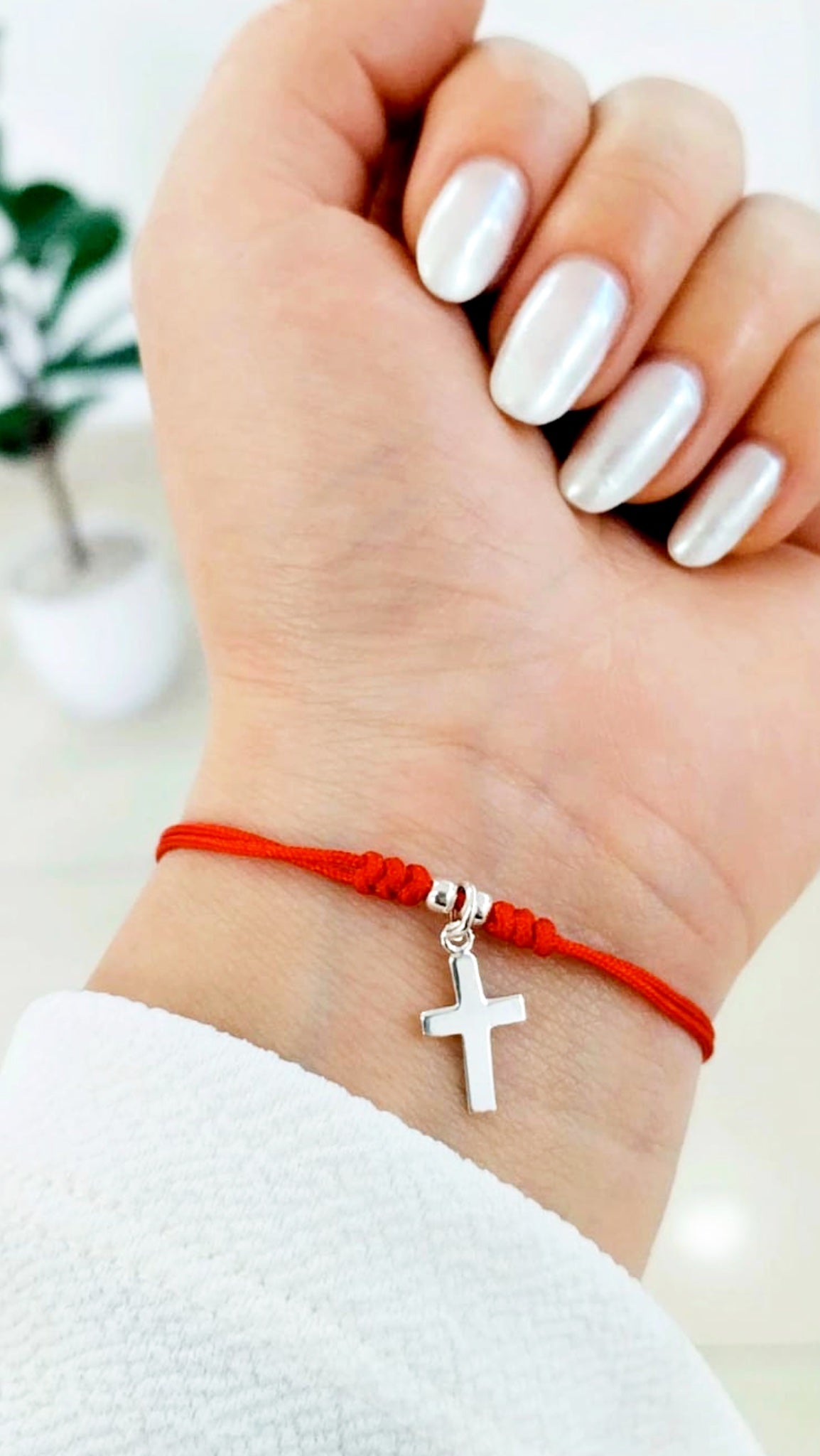 Pulsera Cruz Hilo Rojo