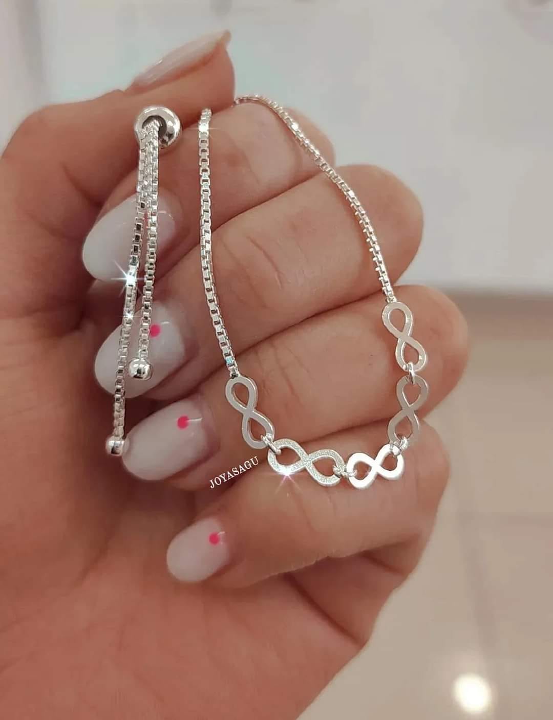 Pulsera Ajustable Infinitos